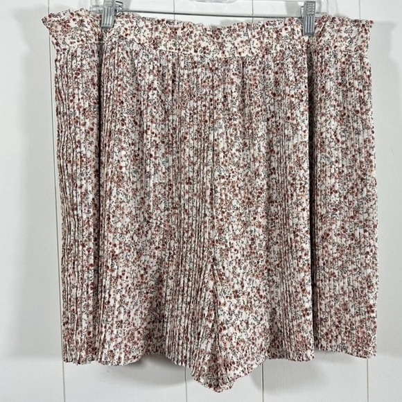 LOFT High Rise Flowy Pleated Floral Shorts | XL - Picture 2 of 6